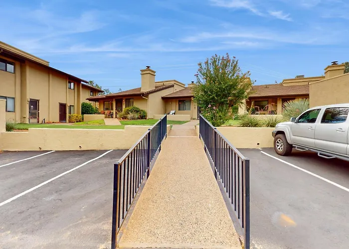 Golf On-site And Relax Poolside! Canyon Mesa Retreat Oak Creek